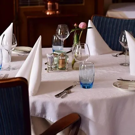Hotel Restaurant Het Roode Hert 2*