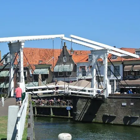 Hotel Restaurant Het Roode Hert 2*
